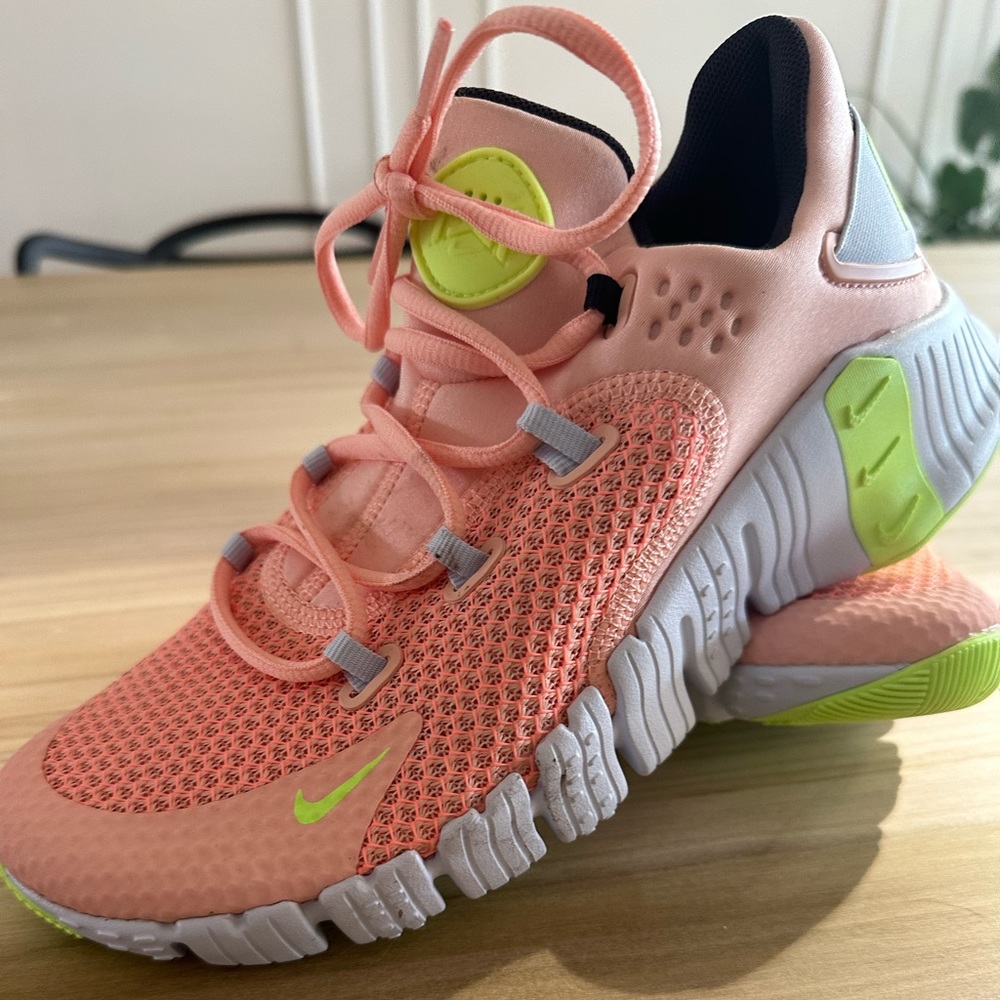 Nike Metcon Free 4 - pink size 8.5 new